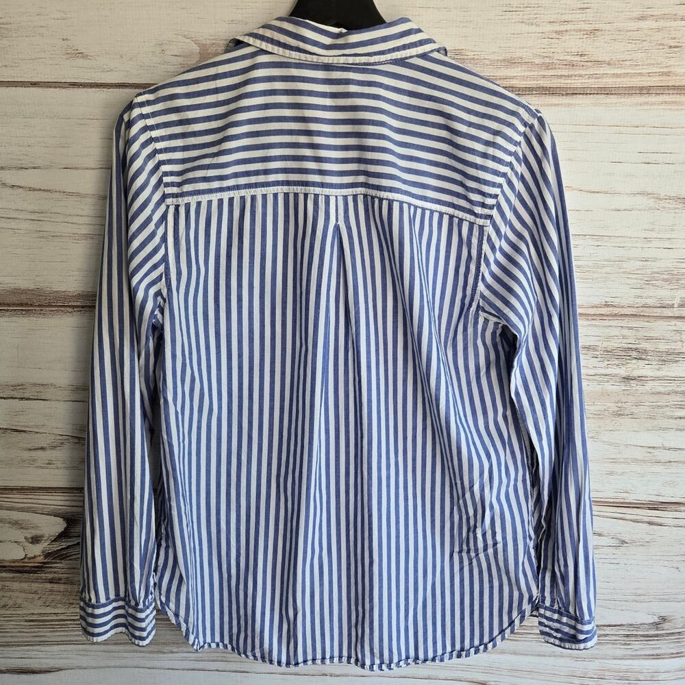 Old Navy The Classic Shirt Button Down Blue and White Shirt sz M - Picture 4 of 5